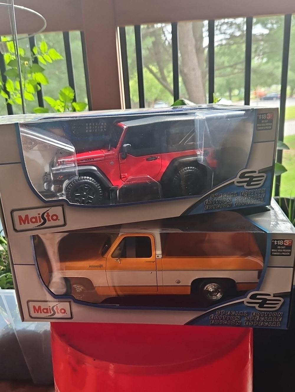 2 For 1 PRICE Maisto Jeep Wrangler and CHEVY C10 1:18 Scale Die-Cast Vehicle